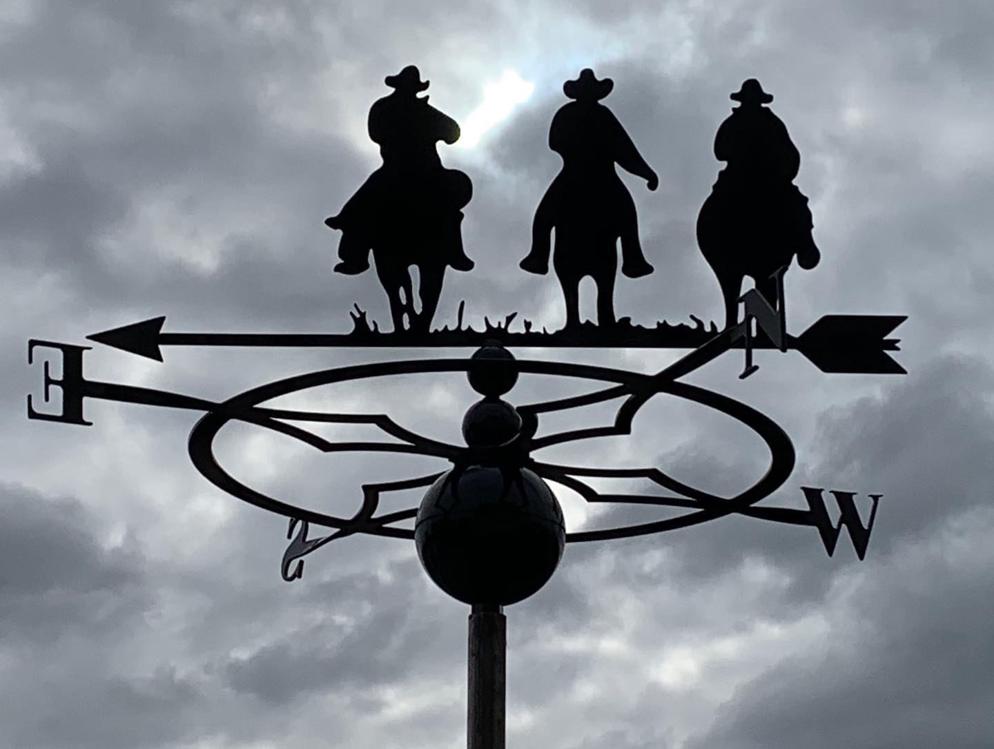 Bespoke weathervanes are now available! We designed and created this magnificent piece for a customer who came to us with just a concept - a Three Amigos weathervane. #weathervane #threeamigos #bespoke #bespokegifts #giftideas #swiftcut #swiftcutautomation #steel #plasmacutter #cncplasma #cncplasmacutting #milled #bespokemetalwork #hypertherm
