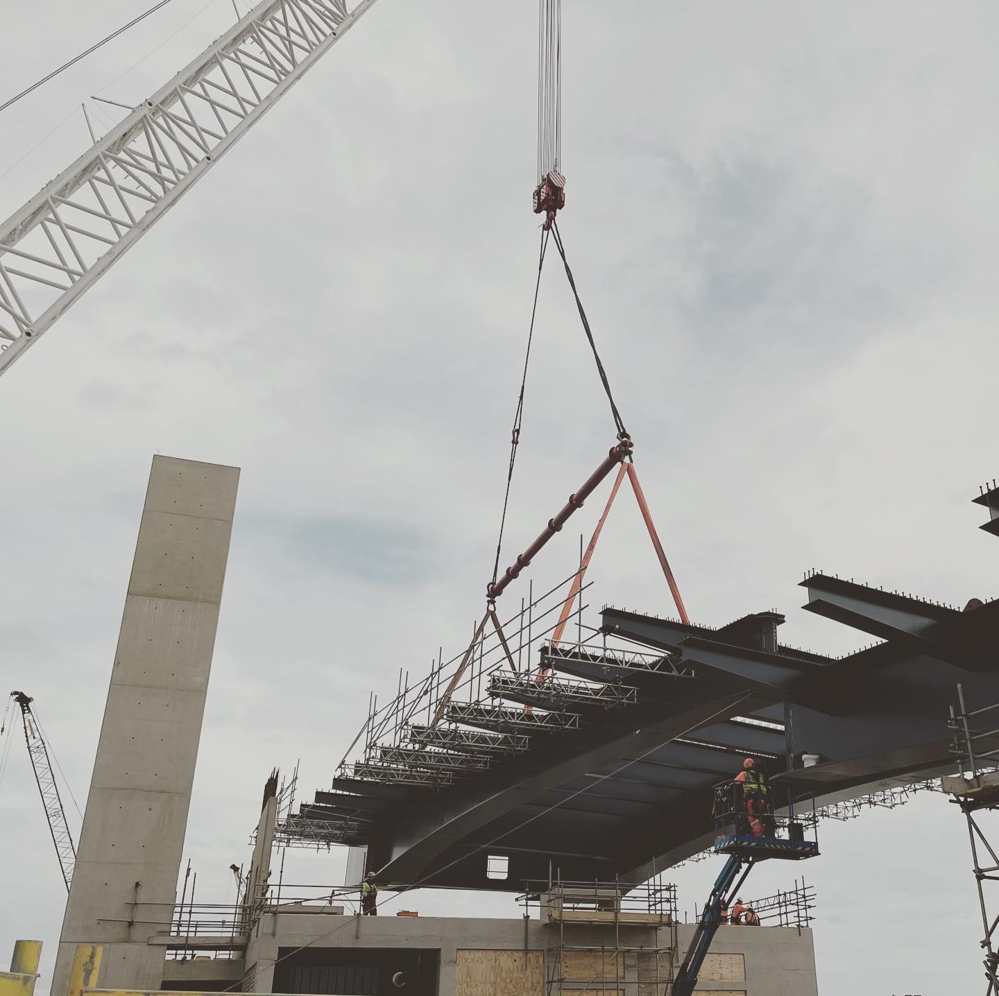Installation of SAV3 section on Lowestoft gullwing bridge project. @mammoetglobal